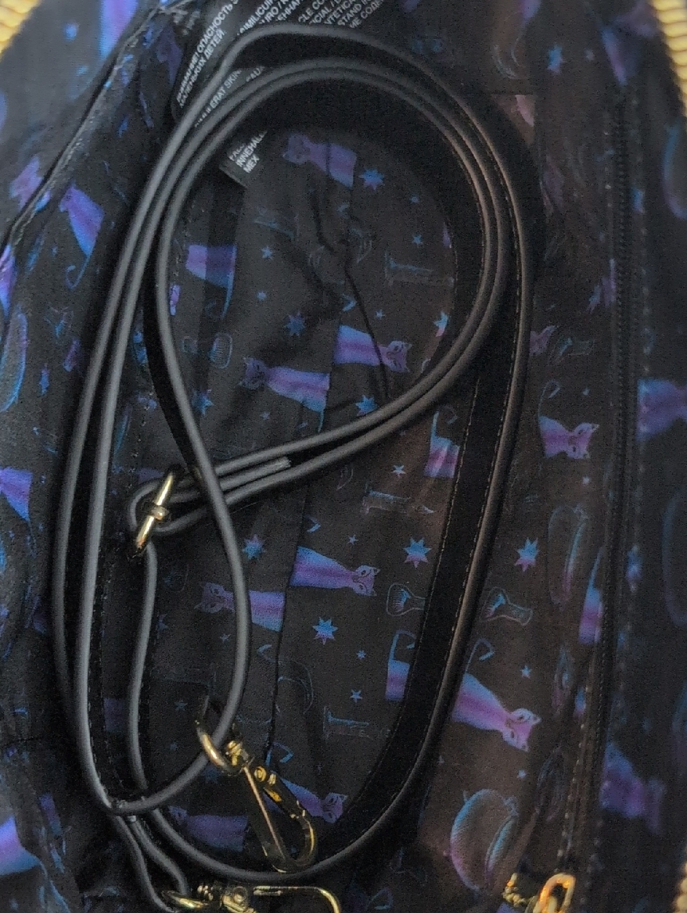 Loungefly Disney Hocus Pocus Binx & Candle Crossbody Bag Halloween Hocus Pocus - Picture 7 of 7